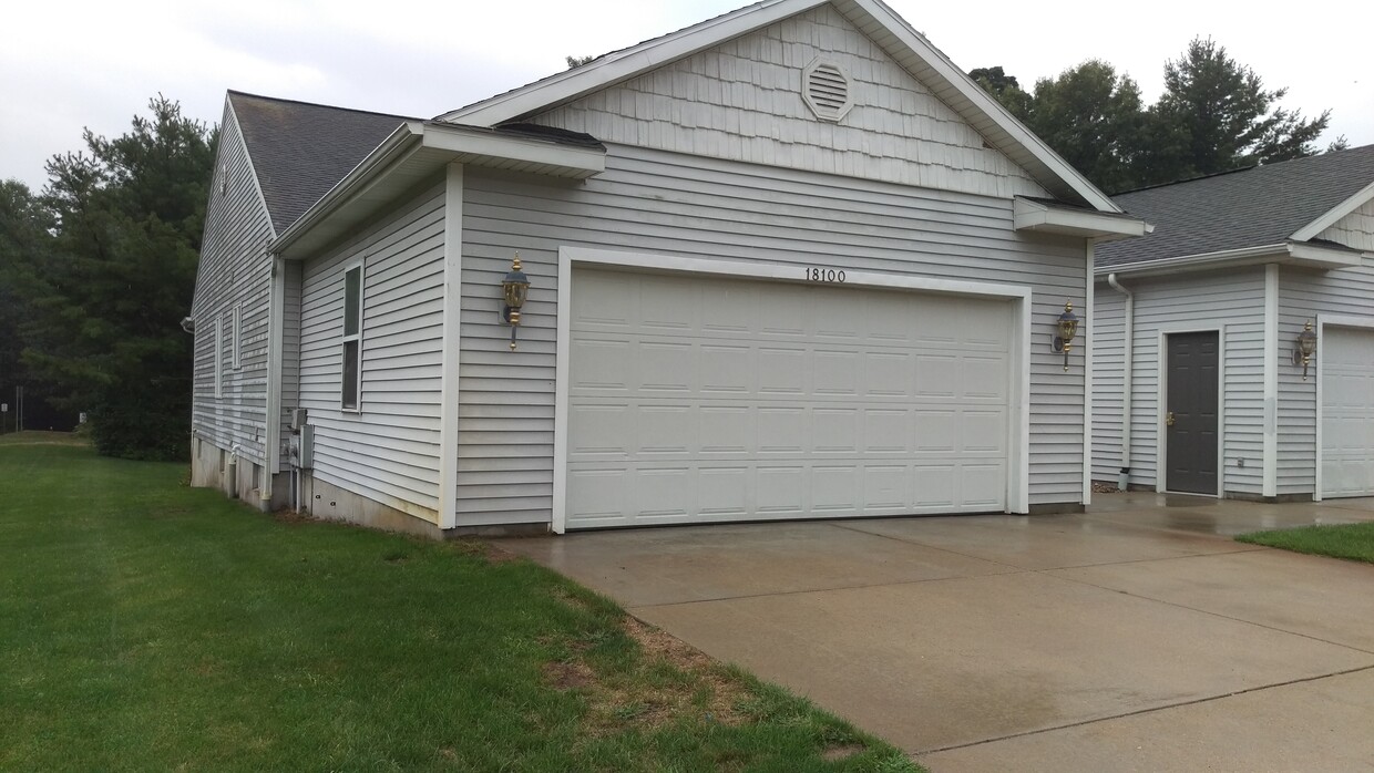 18100 Alpine Ct, Spring Lake, MI 49456 House Rental in Spring Lake