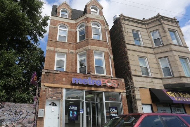 Building Photo - 2130 W Cermak Rd