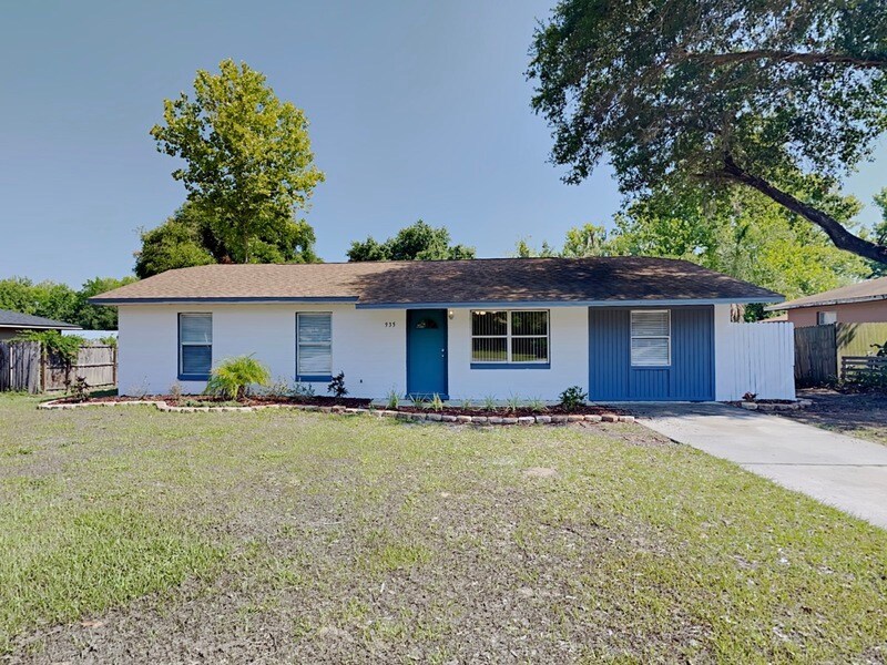 Primary Photo - 935 Cedar Cir