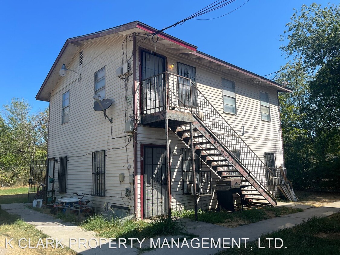 Primary Photo - 3 br, 1 bath House - 2513 QUINTANA RD #6