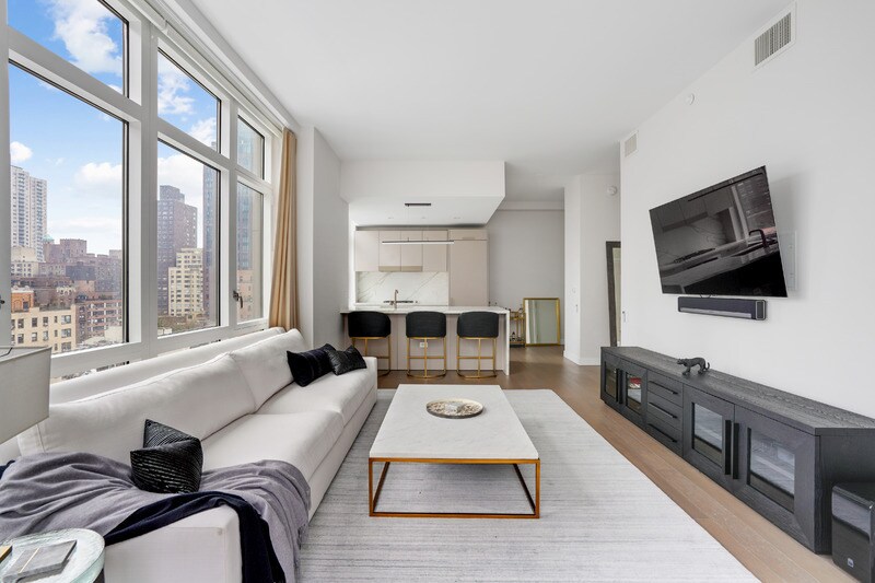 Beautiful & Sunny Apartment - 305 E 51st St