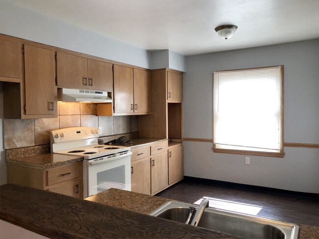 Building Photo - 509-511 Treeside Dr