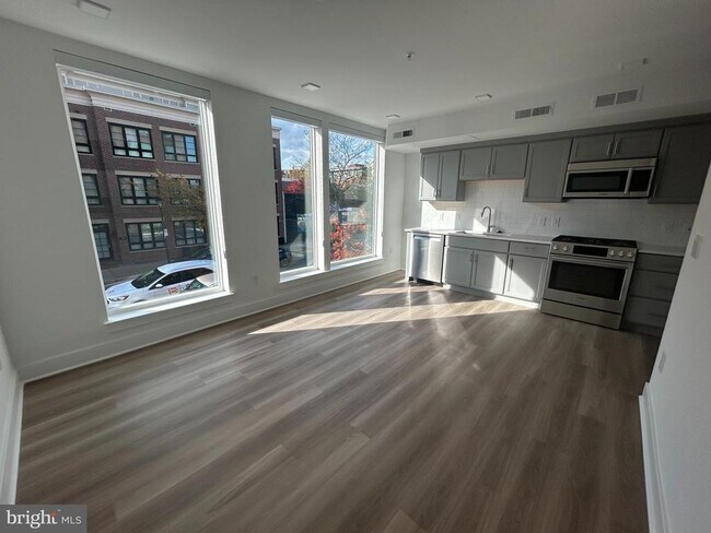 Foto del edificio - 701 N Henry St
