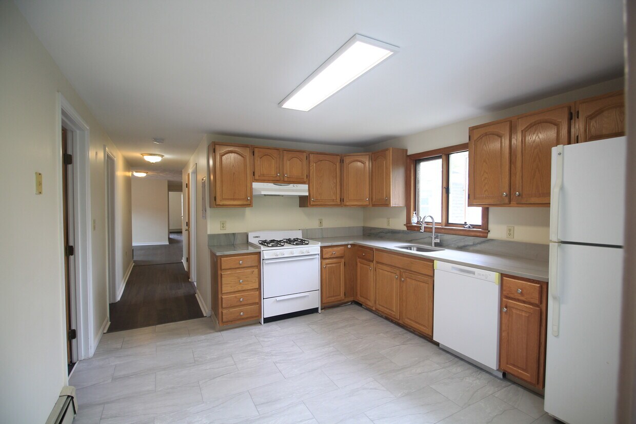 Primary Photo - 21 Mellen St