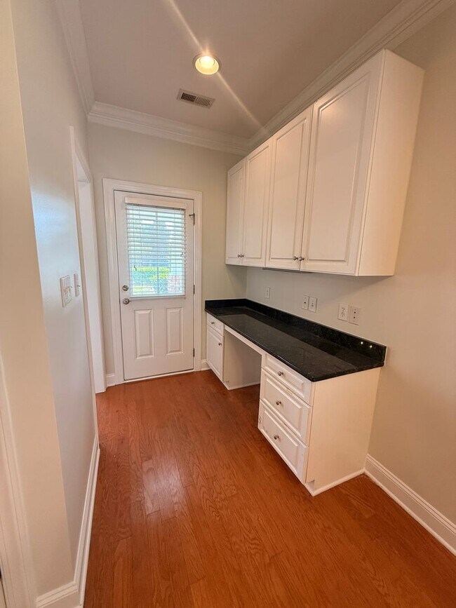 Building Photo - 2628 Coulter Pl