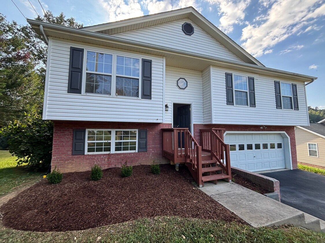 Foto principal - Thanksgiving SPECIAL! 3 bed/2bath in Jones...