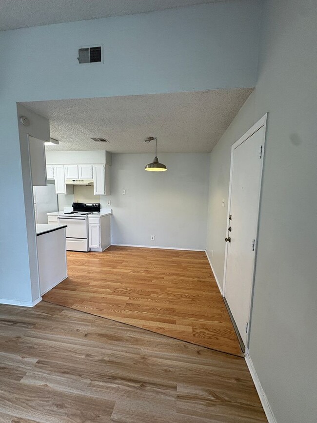 Foto del edificio - 2704 Aftonshire Way