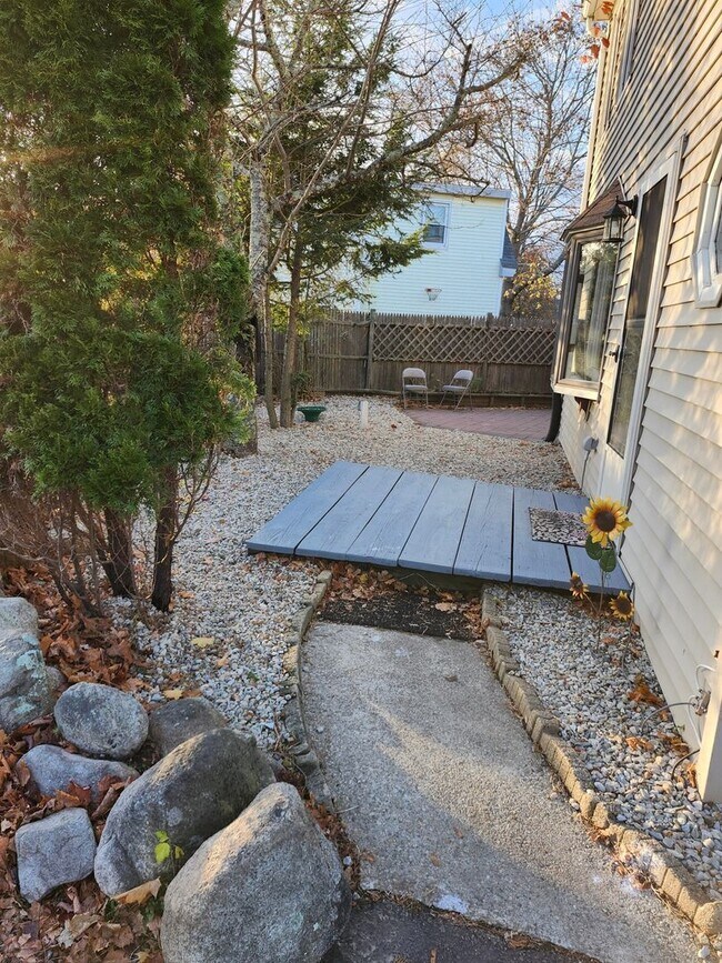 Building Photo - Charming 3BR House in Rockland