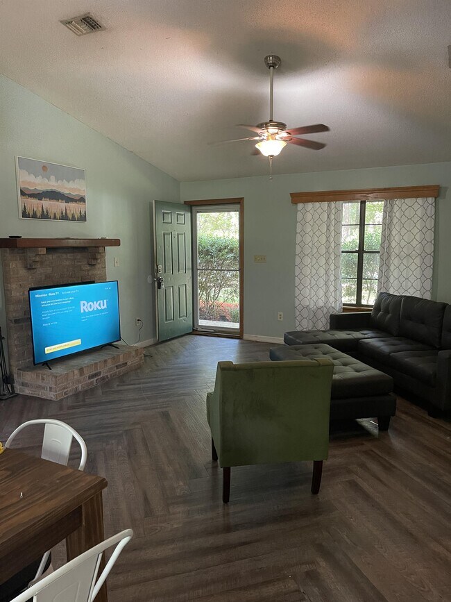 Photo - 1784 Folkstone Rd House