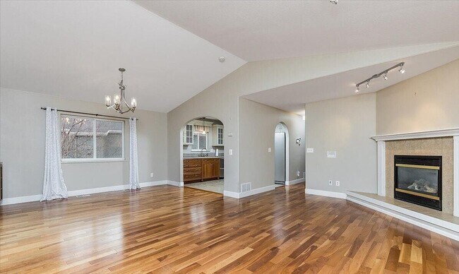 Building Photo - 2105 Stockdale Cir