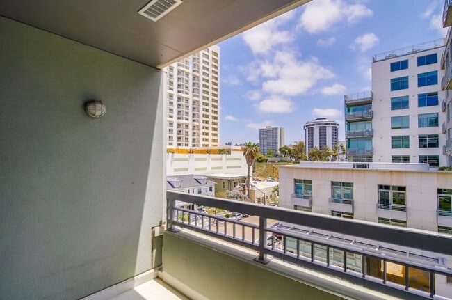 Foto del edificio - Modern 2 bed / 2 bath Condo in Little Ital...