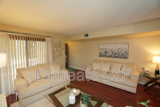 Building Photo - 540 S Forest St