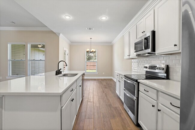 Building Photo - 462 Lake Breeze Dr