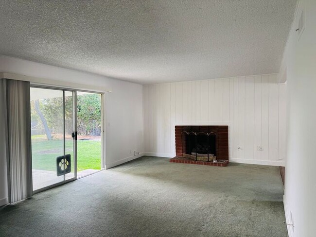 Building Photo - Charming Thousand Oaks Home with Modern Up...