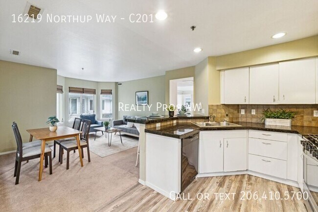 Foto del edificio - 16219 Northup Way