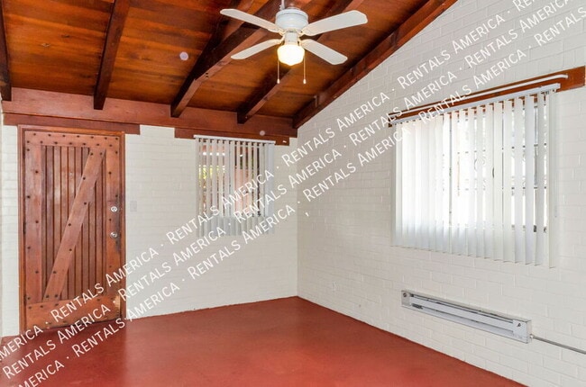 Building Photo - 947 N Alvernon Way