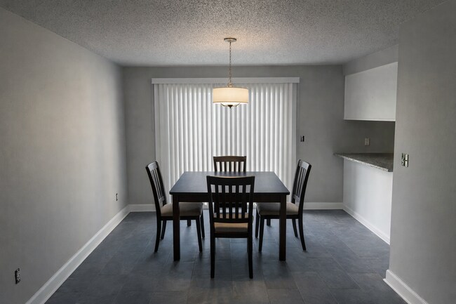 Building Photo - 3027 Cedaridge Dr