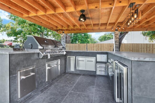 Foto del edificio - 4344 SW 13th St