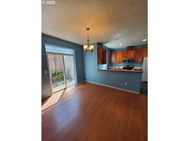 Building Photo - 3 Bedroom Fairview Home, Close to Blue Lak...