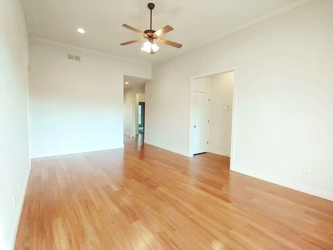 Building Photo - Spacious Duplex In Cape Girardeau