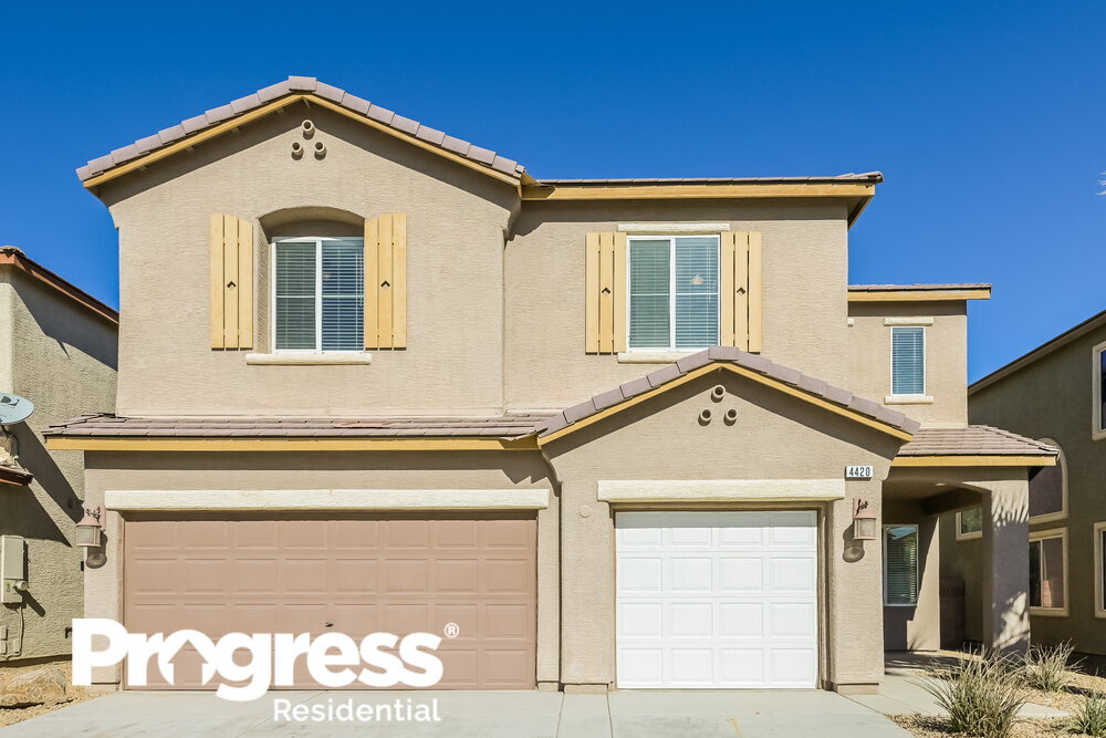 Foto principal - 4420 E Azure Ave