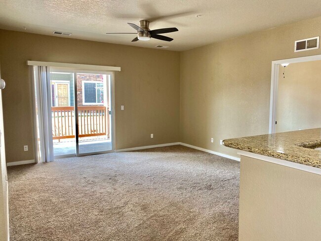 Foto del edificio - Fantastic 2 Bedroom, 2 Bath Ground Level C...