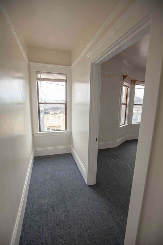 Building Photo - 796