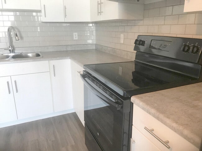 Building Photo - Hillview Estates