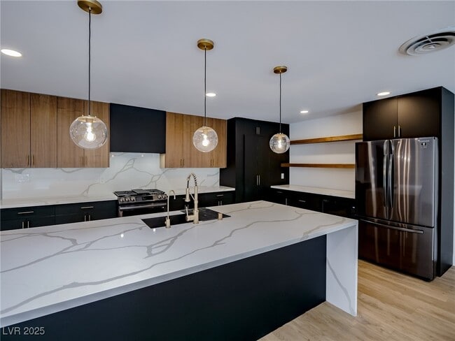 Foto del edificio - 3012 Bryant Ave