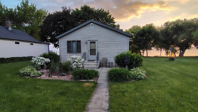 937 Paramount Dr