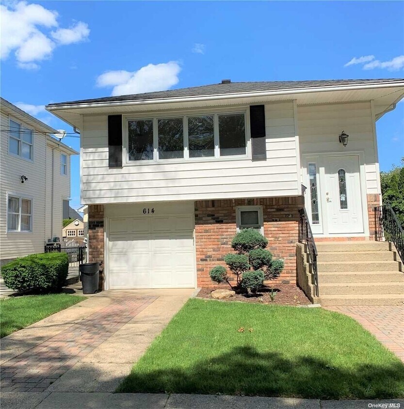 614 Ingraham Ln, New Hyde Park, NY 11040 House Rental in New Hyde