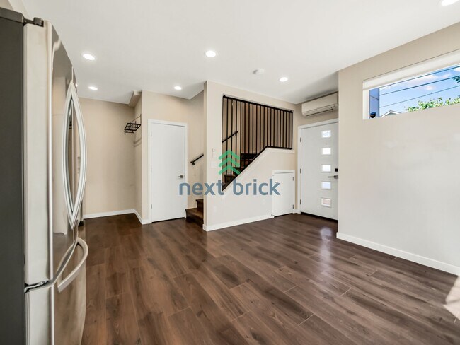 Foto del edificio - 2 Bed 2 Bath Spacious Townhome