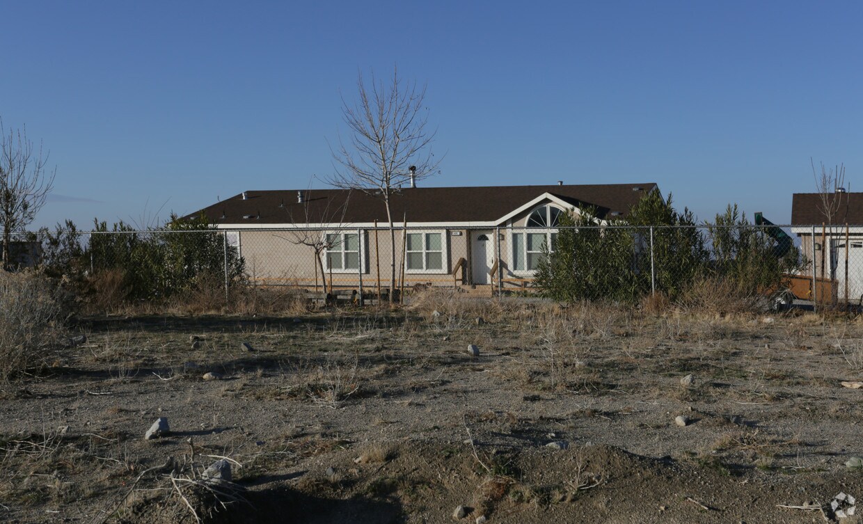 1462 Sacramento Rd, Pinon Hills, CA 92372 Apartments in Pinon Hills