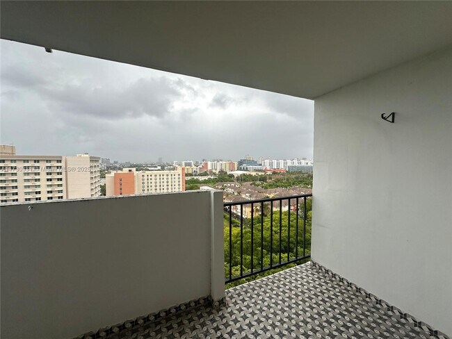 Foto del edificio - 2780 NE 183rd St