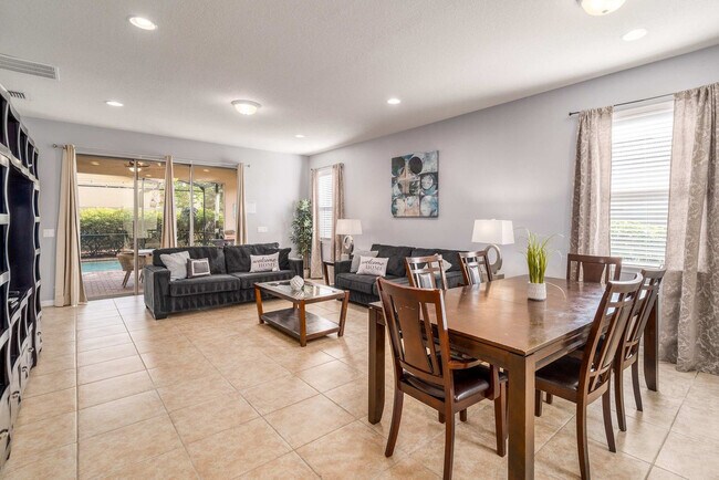 Foto del edificio - 9042 Rhodes St