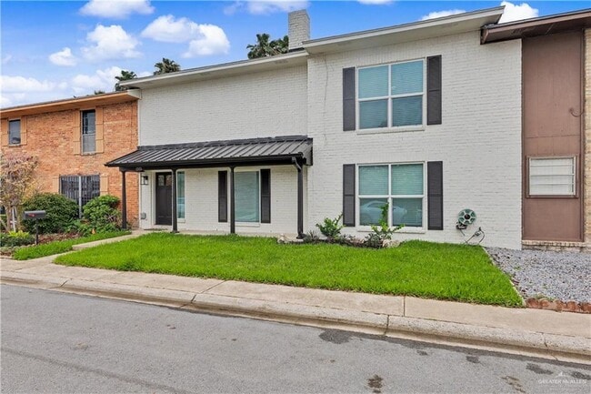 Building Photo - 1313 Yz Ave