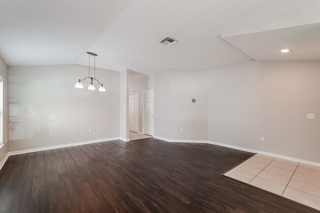 Foto del edificio - 4040 Constantine Loop