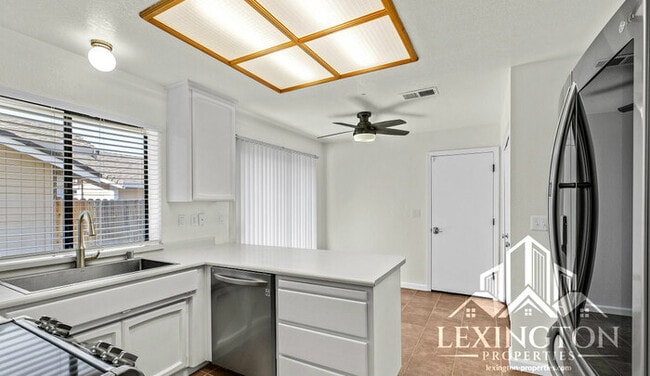 Building Photo - Stunning, 3-Bedroom, 2-Bathroom Home in Antelope!