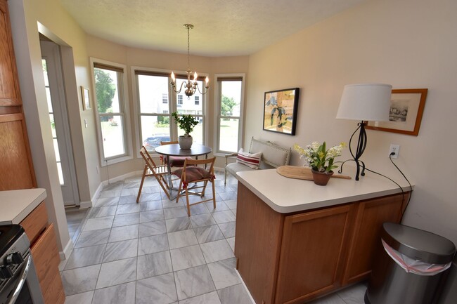 Building Photo - Home in Farmington Hills, 3 bedroom, 2 bath. Close to Notre Dame!