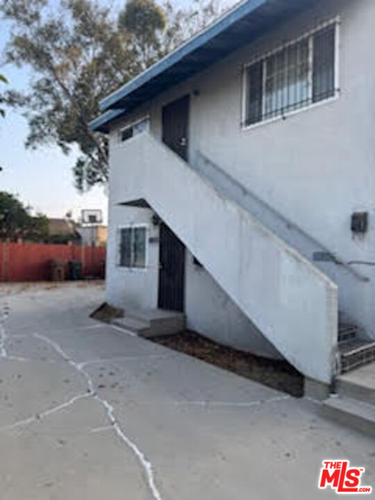 Foto del edificio - 1136 W 109th Pl