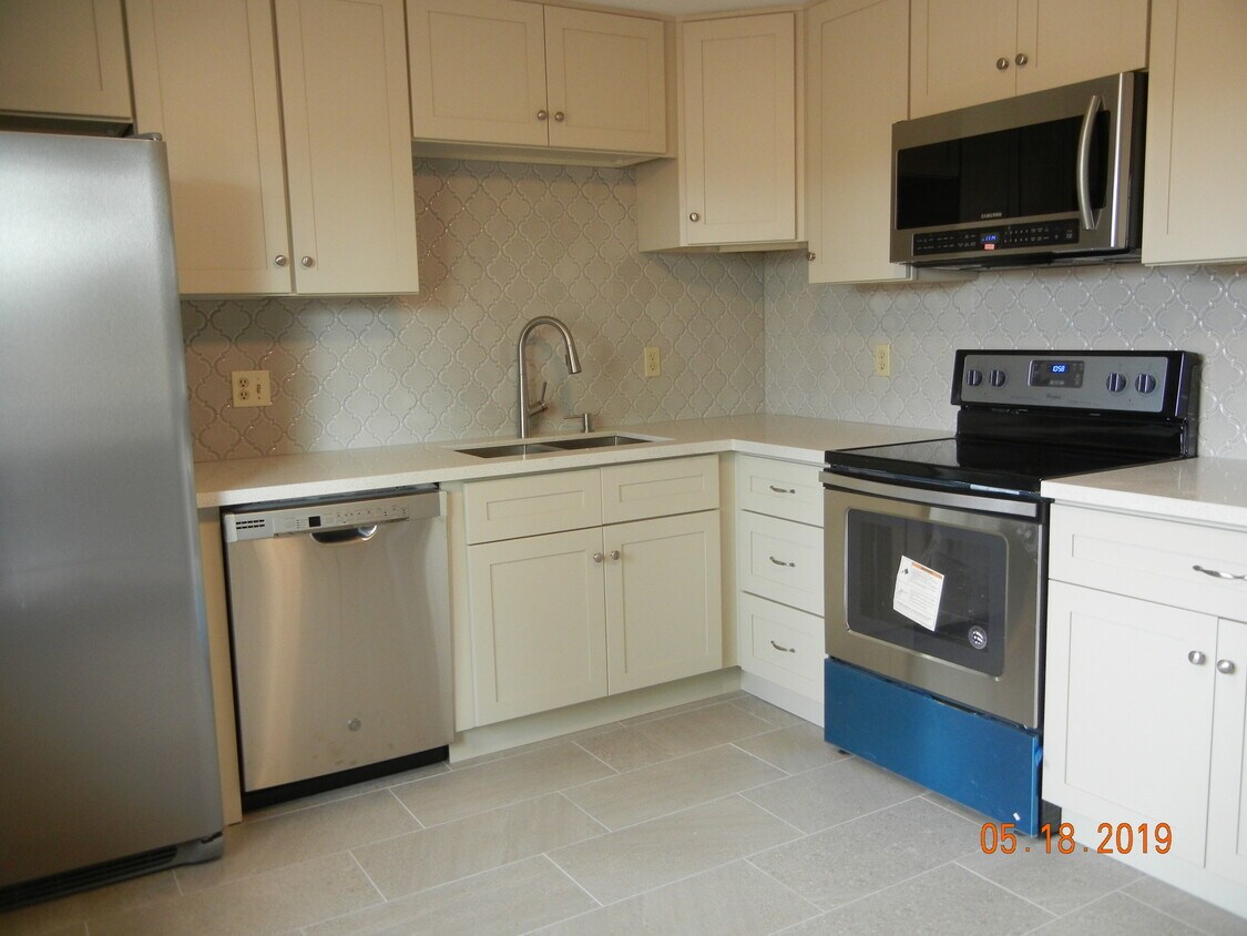 Primary Photo - 1438 Hover St