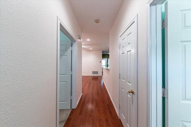 Foto del edificio - 400 Gaither St
