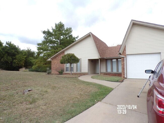 Foto del edificio - 2408 NW Redwood Ln