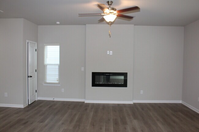 Building Photo - 8208 Stonemere Ln