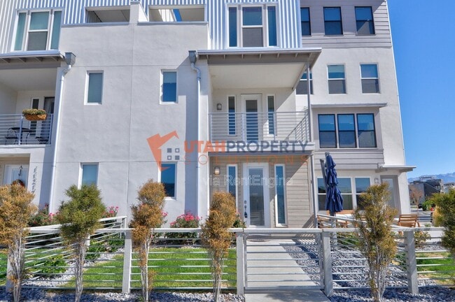 Building Photo - 11219 Clear Blue Dr