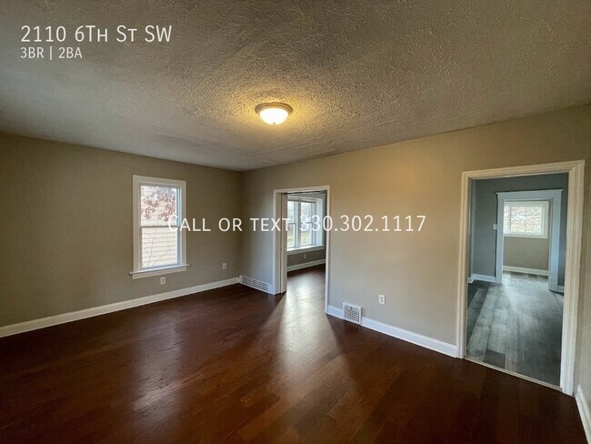 Building Photo - 2110 6th St SW