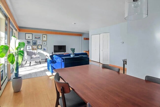 Foto del edificio - 2251 N Triphammer Rd