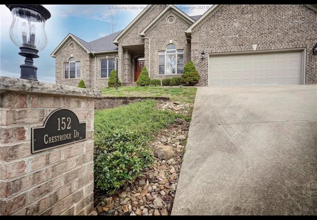 Primary Photo - 152 Crestridge Dr