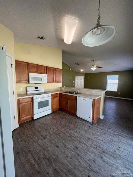 Building Photo - 120 Nivana Dr