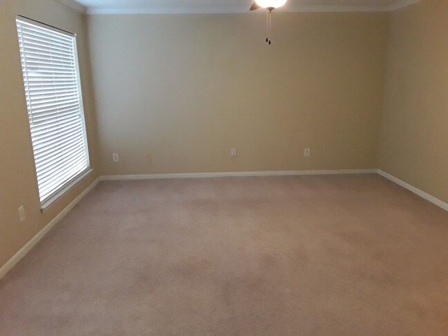 Building Photo - 420 Diamond Ridge Way